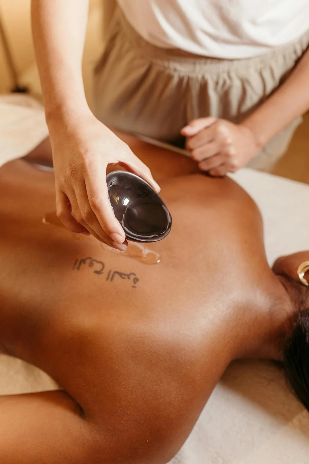 DELUXE HYDRAFACIAL HALF BACK